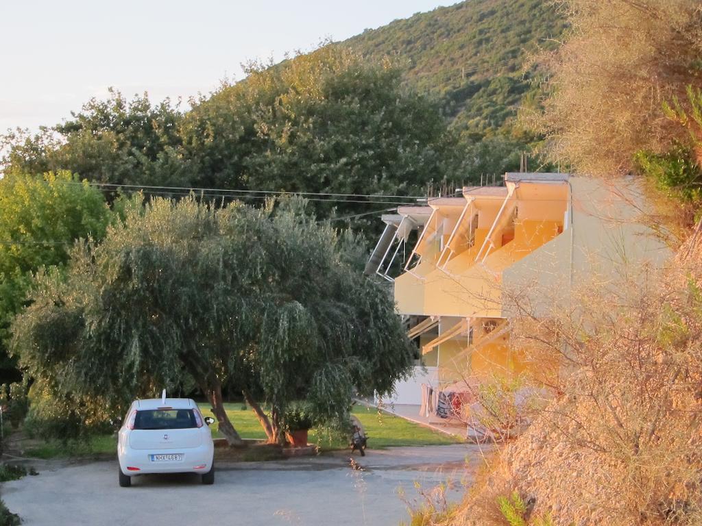 Artolithia Apartments Ríza 外观 照片